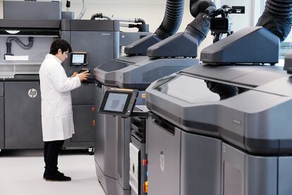 Con esta tecnología, las empresas consiguen minimizar el impacto ambiental al consumir menos materiales y energía.