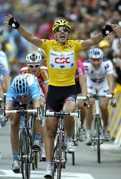 Fabian Cancellara celebra su triunfo en la meta