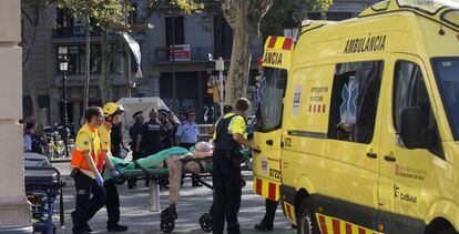 Equipos de emergencia este jueves tras el atentado en las Ramblas de Barcelona.