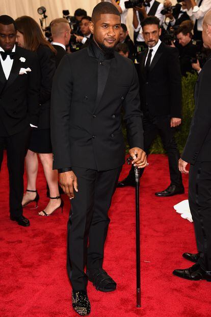 Usher, con bastón