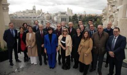 La ministra Isabel Rodríguez, junto a periodistas y comunicadores, miembros del Club Conecta.