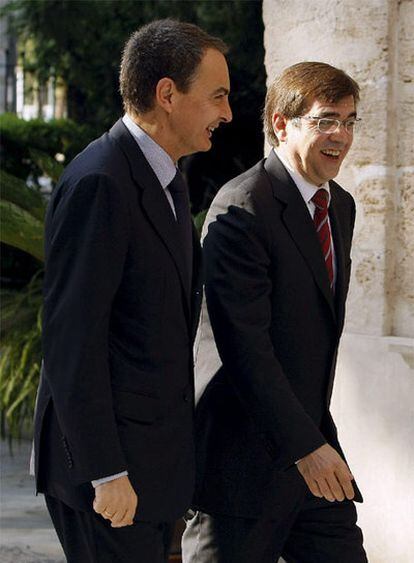 Zapatero y Antich, antes de entrar en la reunión que mantuvieron ayer