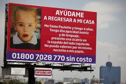 Uno de los carteles que anunciaban la desaparición de la niña Paulette antes de hallarse su cadáver.