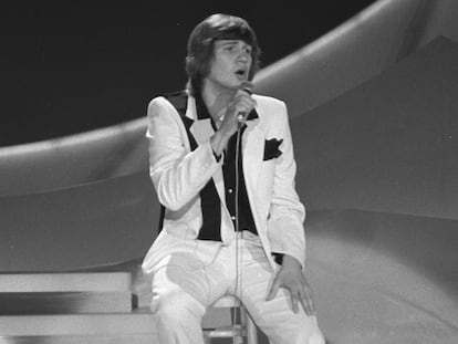 El cantante Johnny Logan, en su actuación en Eurovisión en 1980.