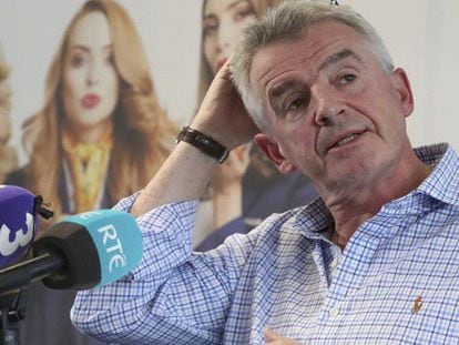 FOTO: El presidente de Ryanair, Michael O'Leary, en una rueda de rpensa en Dublín. / VÍDEO: 50 vuelos cancelados por Ryanair.