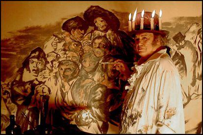 Francisco Rabal, inmortalizado por Saura como el pintor de las majas y los fusilamientos, en Goya en Burdeos (1999). 