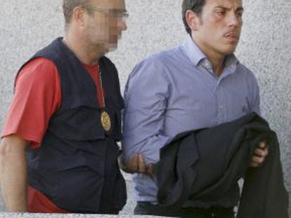 Alberto Quintana, gerente de Sermasa en Santiago, entra en los juzgados.