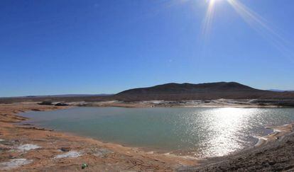 Otra laguna formada por las lluvias en el Desierto de Atacama.