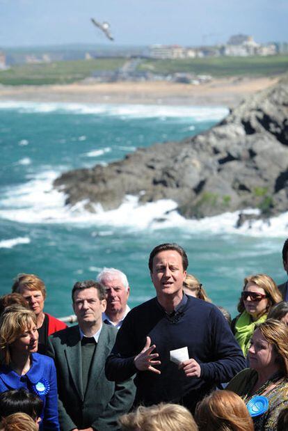 El candidato conservador, David Cameron, en un acto de campaña en Newquay, al sur de Inglaterra.