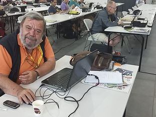 Gianni Mura, en la sala de prensa del Tour de 2016, cuando estrenó el ordenador.