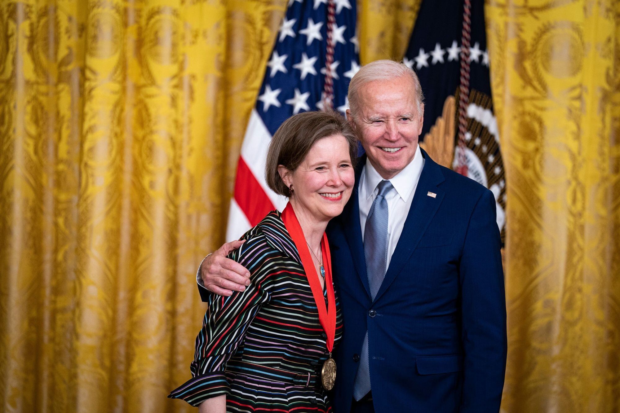 Ann Patchett y Joe Biden en la Casa Blanca, el 21 de marzo.