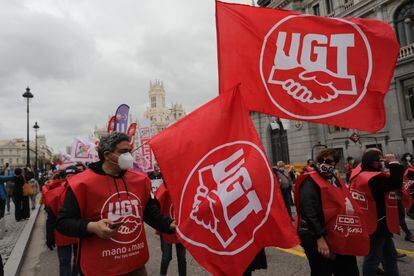 Banderas de UGT en una manifestación en Madrid, el pasado martes.