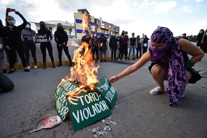 Un grupo de mujeres durante una protesta contra el ex candidato de Morena, Félix Salgado Macedonio, en Guerrero.