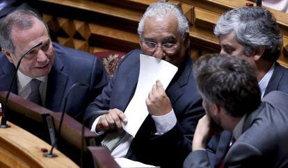 El secretario del Partido Socialista portugués, Antonio Costa, asiste a una sesión parlamentaria en Lisboa, el 10 de noviembre de 2015.