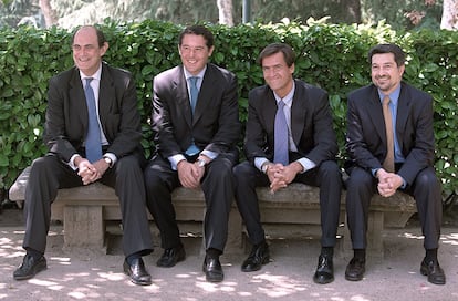 Firma del Pacto para la Reforma de la Justicia entre el PP y el PSOE, el 31 de mayo de 2001 en el palacio de la Moncloa. De izquierda a derecha: Ignacio Astarloa, José María Michavila, Juan Fernando López Aguilar y Javier Barrero.