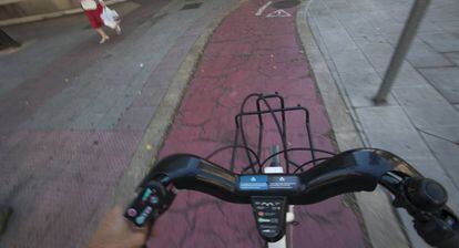 Un carril-bici en la Calle de O,Donell, en Madrid.