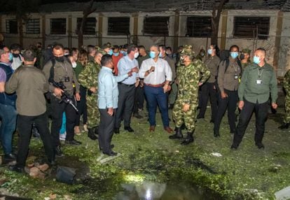 El presidente Iván Duque en la base militar atacada en Cúcuta el martes.