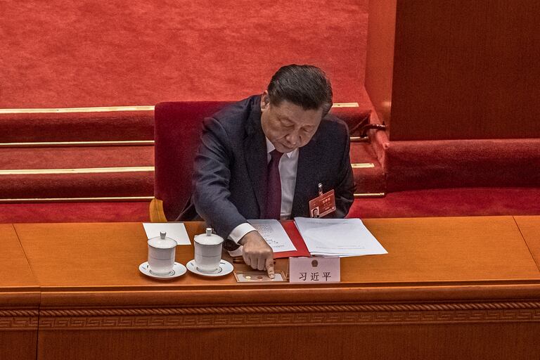 El presidente chino, Xi Jinping, está presionando el botón para votar sobre la reforma electoral de Hong Kong este jueves.