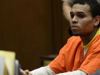 Chris Brown, en una comparecencia ante el juez.