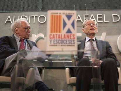 José Álvarez Junco (izquierda) y John H. Elliott, en el coloquio de 'Catalanes y escoceses'.