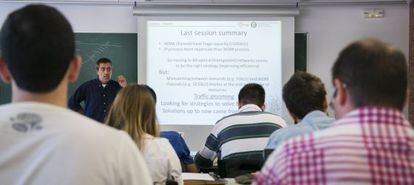 Una clase de inglés en la Universidad Politécnica de Cataluña (UPC).