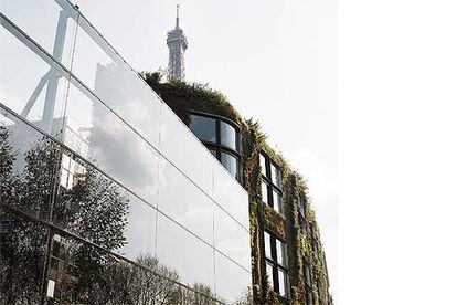 Fachada del Musée de Quai de Branly, de Jean Nouvel, que abre sus puertas el viernes 23 de junio.