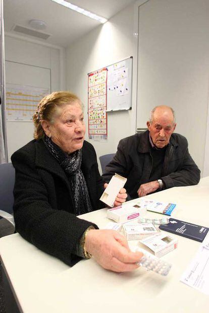 Ramona Fuentes, de 78 años, acude al Centro de Atención Primaria (CAP) de Salt (Girona).