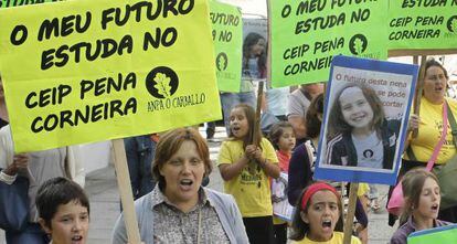 La Coordinadora Galega de Ampas del Rural se manifiesta por el cierre de escuelas.