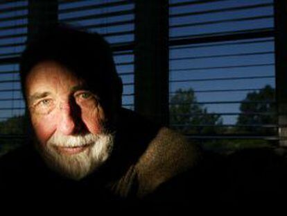 George Rathmann, científico cofundador de la empresa de biotecnología Amgen.