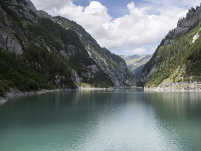 Vista general de la presa Gigerwald en Vaettis, en el cantón de San Galo (Suiza), donde se produjo el accidente, este jueves.