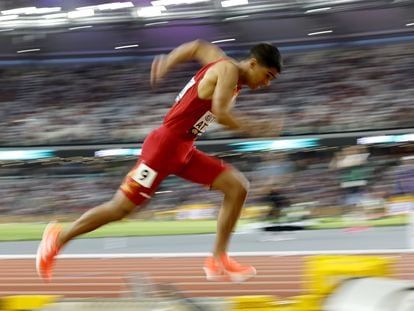 Mohamed Attaoui, en la serie de 800m del Mundial de Budapest.
