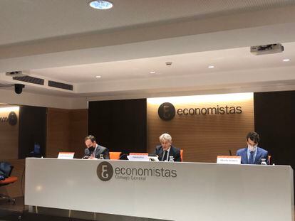 Los economistas del CGE durante la presentación del informe Atlas Concursal 2021 este martes.