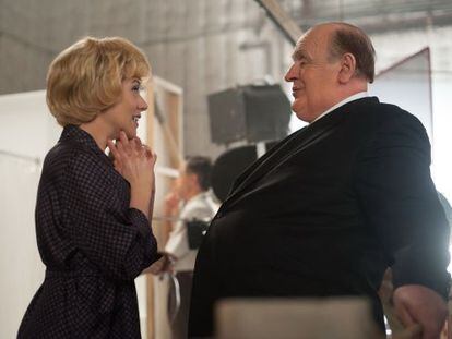 Janet Leigh (Scarlett Johansson) y Alfred Hitchcock (Anthony Hopkins), en un fotograma de &#039;Hitchcock&#039;.