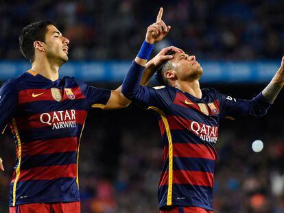Suárez y Neymar celebran un gol del Barça el curso pasado el Camp Nou.