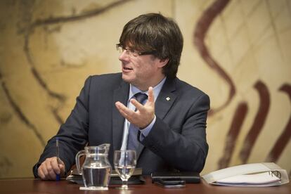 Carles Puigdemont, a la primera reuni&oacute; de Govern. 