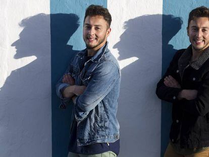 Los hermanos Lucas y Mateo Ocón Zayas, en Málaga. En vídeo, 'La transexualidad no se elige', de Lucas y Mateo Ocón.