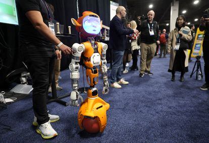 'Miroka', un robot asistente sanitario, fue presentado ayer por la empresa Enchanted Tools.