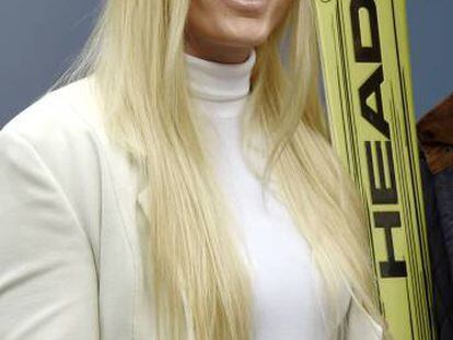 Lindsey Vonn posa ante los fotógrafos tras su llegada a Oviedo.