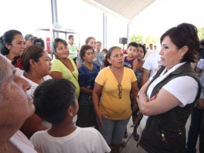 Rosario Robles, en una visita a Guerrero durante el sexenio de Enrique Peña Nieto.
