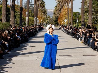 Cardi B, en el desfile de la colección de otoño de 2024 de la firma Balenciaga, celebrado en Windsor Boulevard, en Los Ángeles, el 2 de diciembre de 2023.
