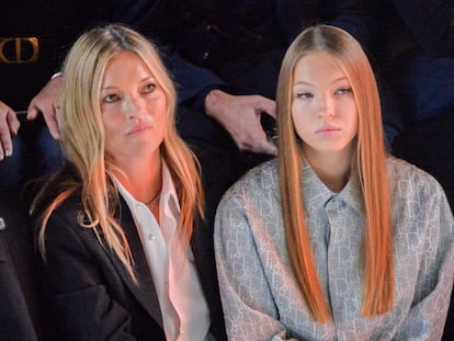 Kate Moss y Lila Grace Moss, en el desfile de Dior en la Semana de la Moda de París en enero.