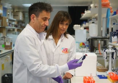 Lola Manterola with Professor Chris Jones, from the Cancer Research Institute, on the 7th in London.