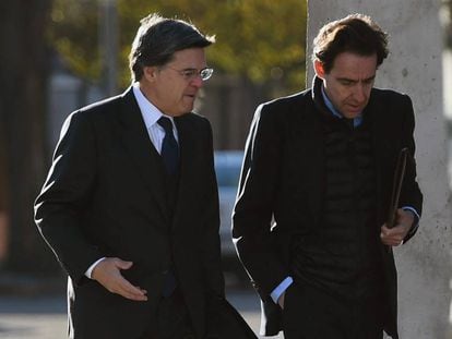 El exconsejero de OHL Javier López Madrid (d) a su llegada a la sede de la Audiencia Nacional en San Fernando de Henares para asistir al juicio de Bankia. 