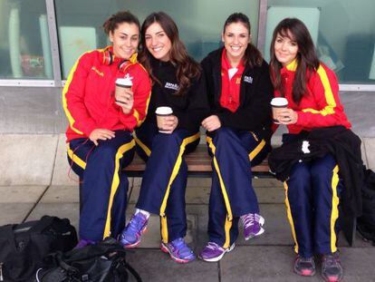 Marta L&oacute;pez, Eli Pinedo, Carmen Mart&iacute;n y Bea Fern&aacute;ndez, antes de llegar a Serbia.