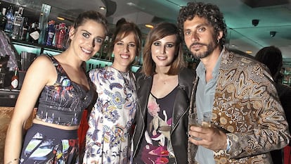 María León, Celia y Natalia de Molina y Paco León.