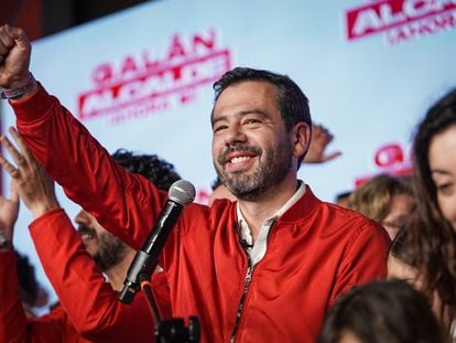 Carlos Fernando Galán celebra los resultados electorales, en el Cubo de Colsubsidio, en Bogotá, el 29 de octubre de 2023.