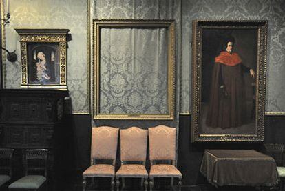 Marco vacío de uno de los cuadros de Rembrandt que dos ladrones se llevaron del museo Isabella Stewart Gardner de Boston en 1990.
Uno de los carteles que distribuye Interpol con las obras de arte robadas más buscadas del mundo.