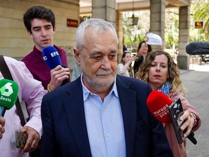 El expresidente de la Junta de Andalucía José Antonio Griñán, salía de los juzgados de Sevilla, el 18 de mayo.