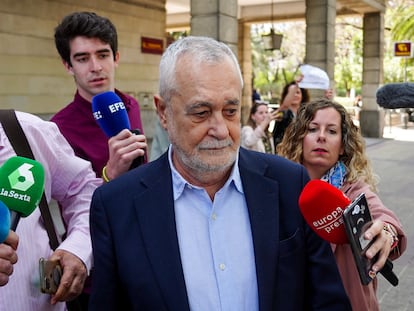 El expresidente de la Junta de Andalucía, José Antonio Griñán saliendo de los juzgados de Sevilla, el pasado 18 de mayo.