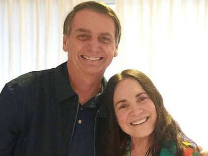 La actriz Regina Duarte, junto a Jair Bolsonaro